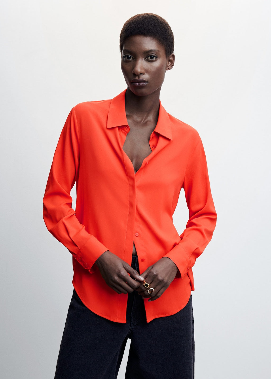 Buttoned flowy shirt