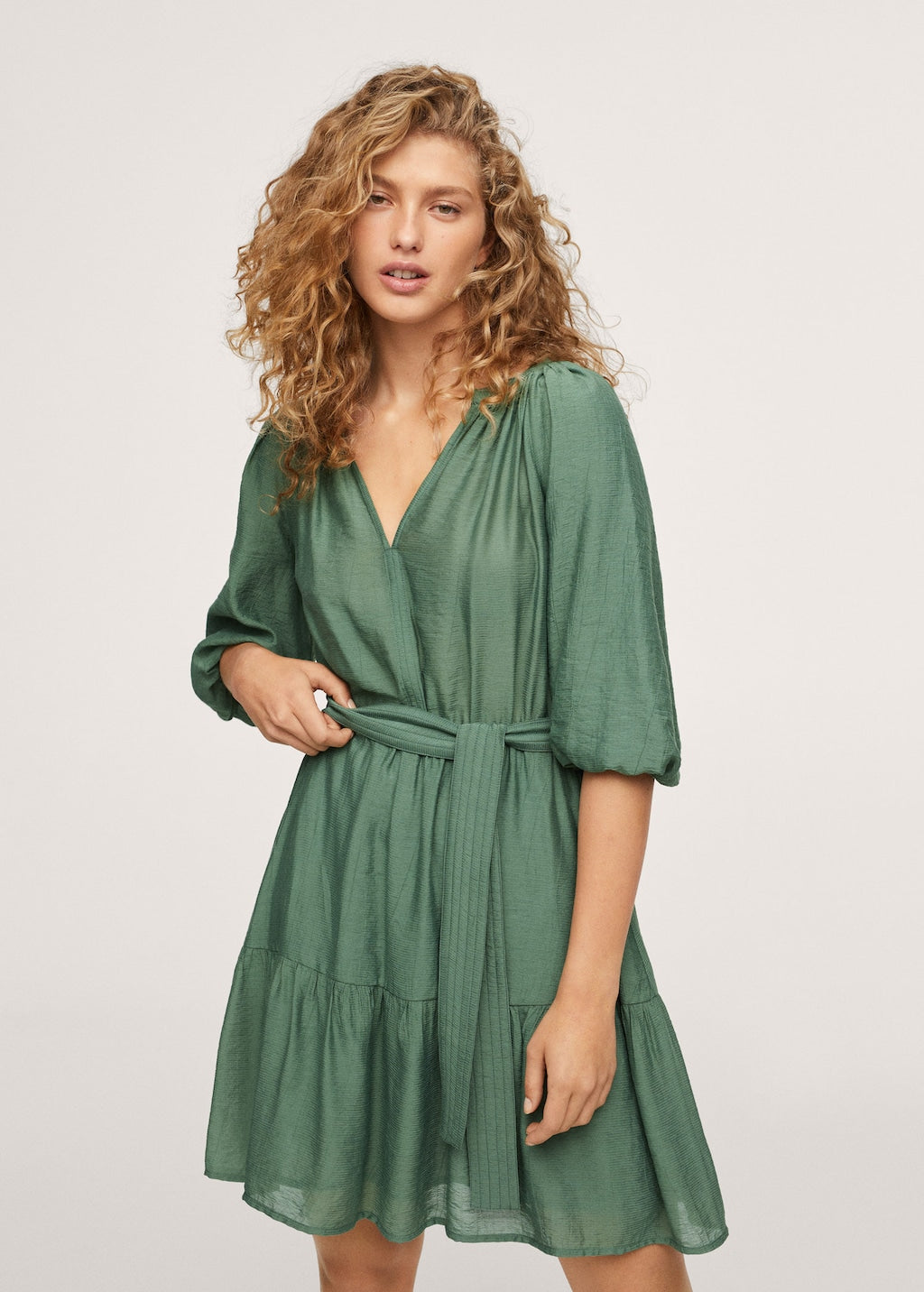 Puffed sleeves dress