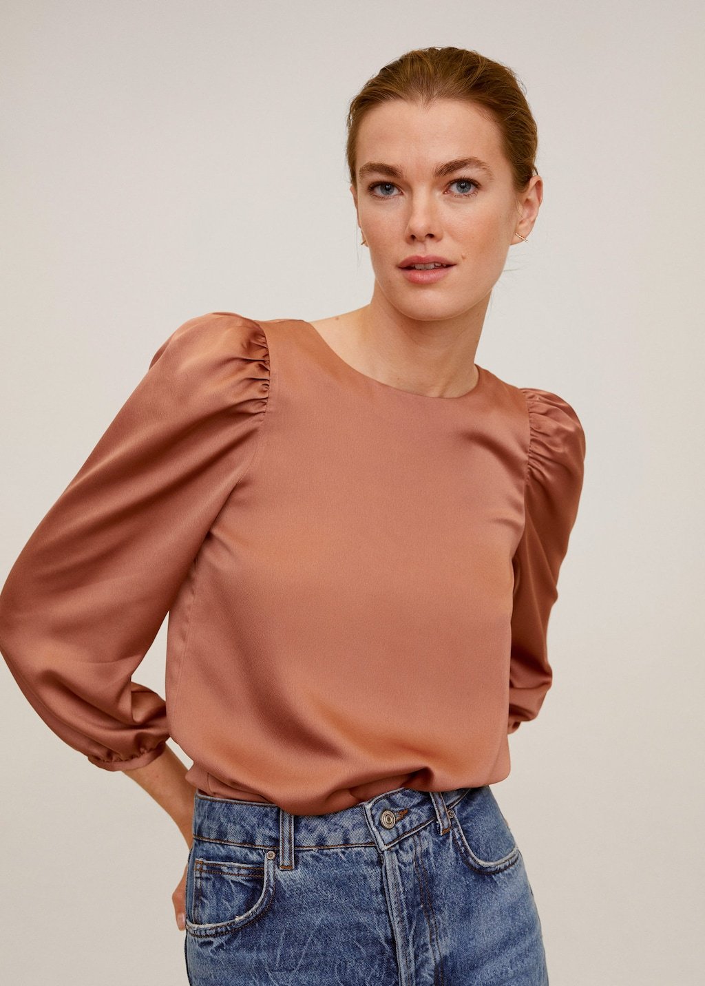 Puff sleeves blouse
